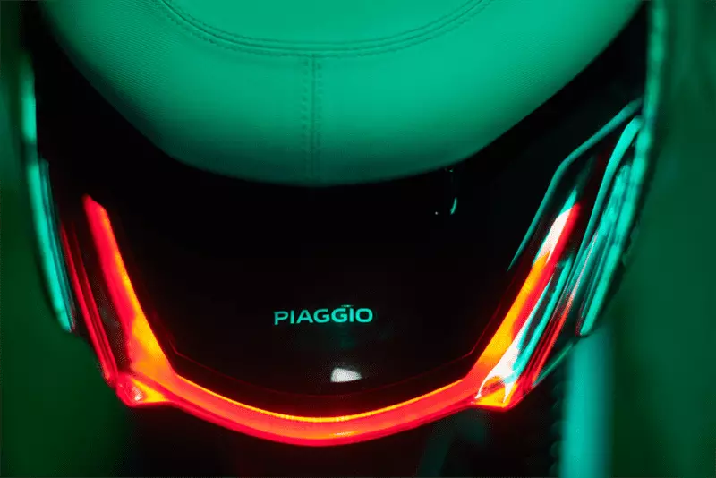 Piaggio- one- elektrische- 1- elektrische- scooter