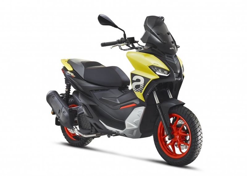 Motorscooters - 2021_Aprilia_SR_GT_200_giallo_3-4AntDX_posizione_bianco