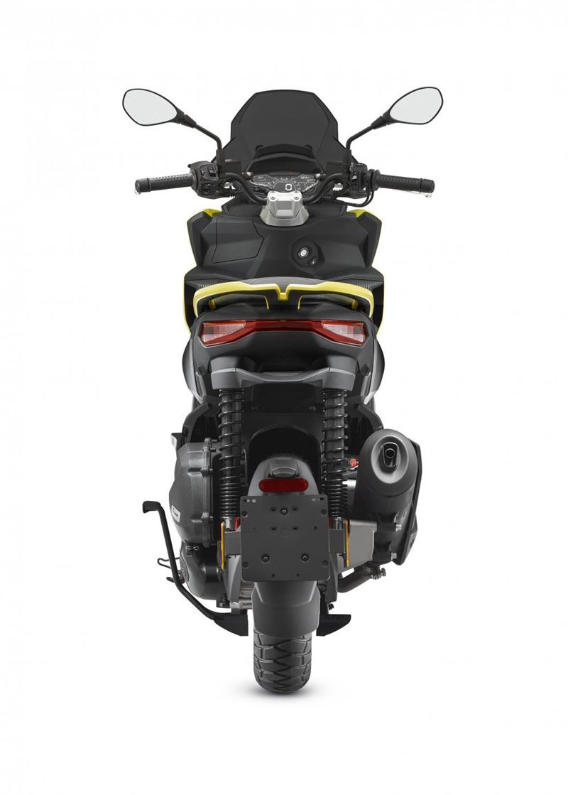 Motorscooters - 2021_Aprilia_SR_GT_200_giiallo_Posteriore_bianco