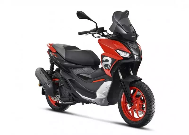 Motorscooters - 2021_Aprilia_SR_GT_200_rosso_3-4AntDX_abbaglianti_bianco-1100x786
