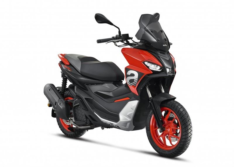 Motorscooters - 2021_Aprilia_SR_GT_200_rosso_3-4AntDX_abbaglianti_bianco