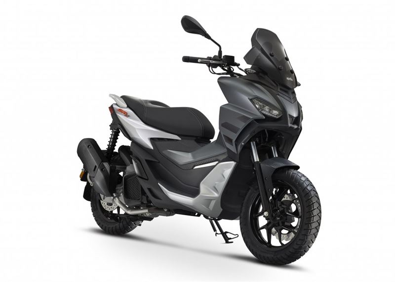 Motorscooters - Aprilia_SR_GT_125_girigio_3-4AntDX_cavalletto_bianco