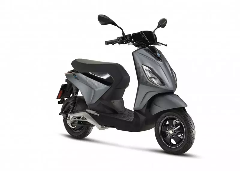 Nieuwe scooters - Piaggio%201%20grijs