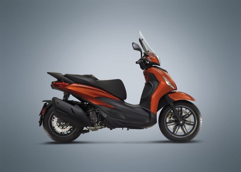 Motorscooters - Piaggio-Beverly-400-hpe-S-motor-scooter-kopen-bij-tensen-wassenaar-akrapovic-remus-arrow-uitlaat-jcosta-dr-pulley-tuining-accessoires-2021-poeldijk