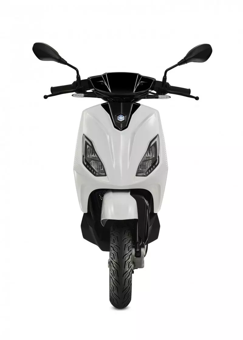 Nieuwe scooters - Piaggio-ONE_bianco_Frontale_bianco