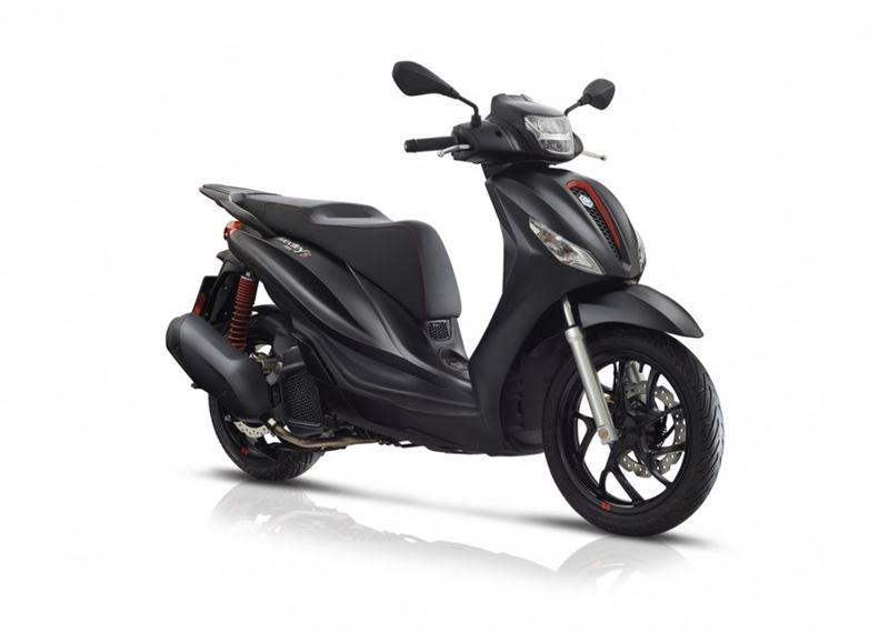 Motorscooters - Piaggio_Medley_S_2019_3-4antdx_Nero_bianco-1100x786