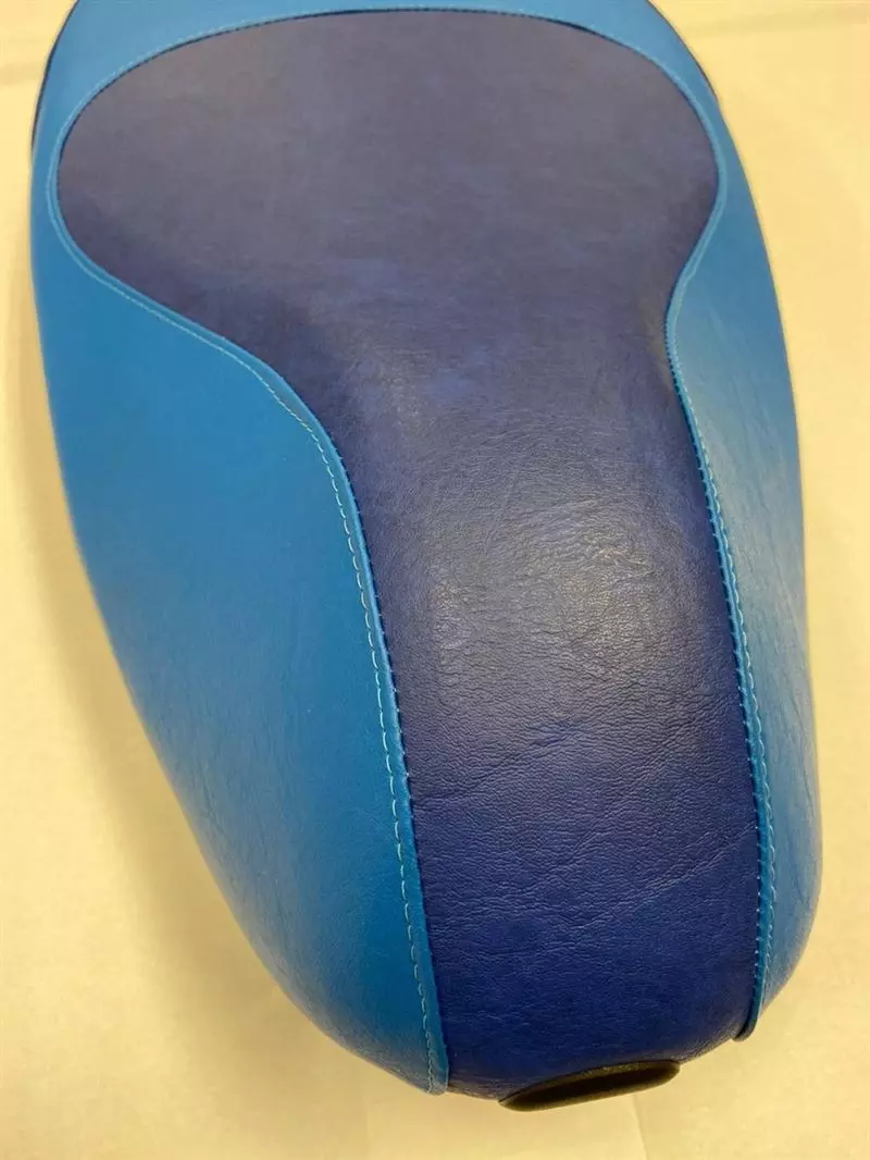 Vespa-sprint-primavera-kleur-blauw-special-speciaal-zadel-buddy-seat-e4-2019-bijzonder-uniek