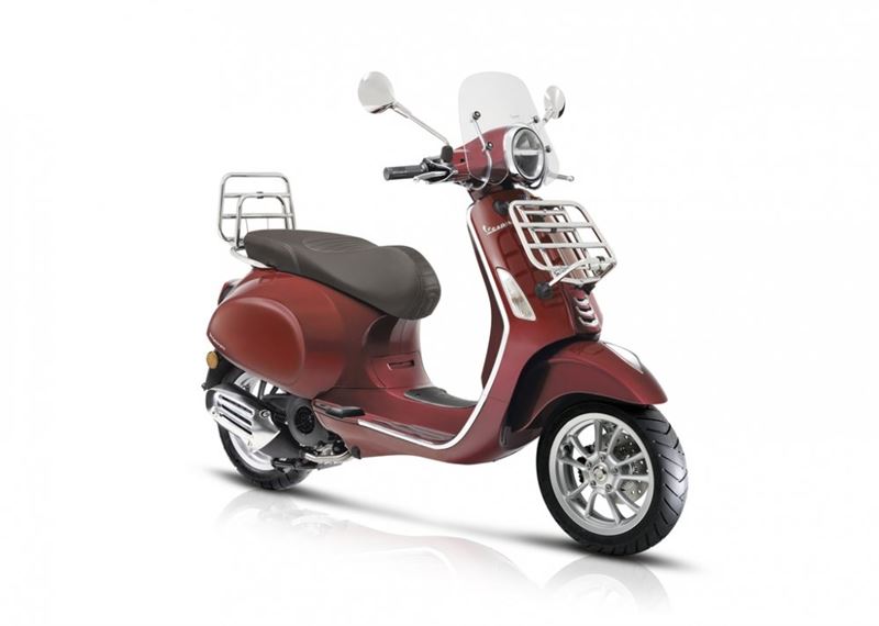 Motorscooters - Vespa_primavera_touring_new_nieuw_model_tensen_tweewielers_westland_rosso_windscherm_scooter_brommer_piaggio_motor_scooter_motorscooter_rosso