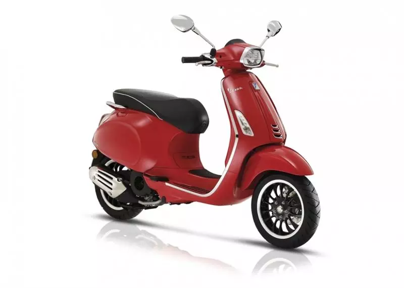 Motorscooters - Vespa_sprint_motor_scooter_motorscooter_new_nieuw_sportief_tensen_tweewielers_westland_snel_zwart_black_rood_red