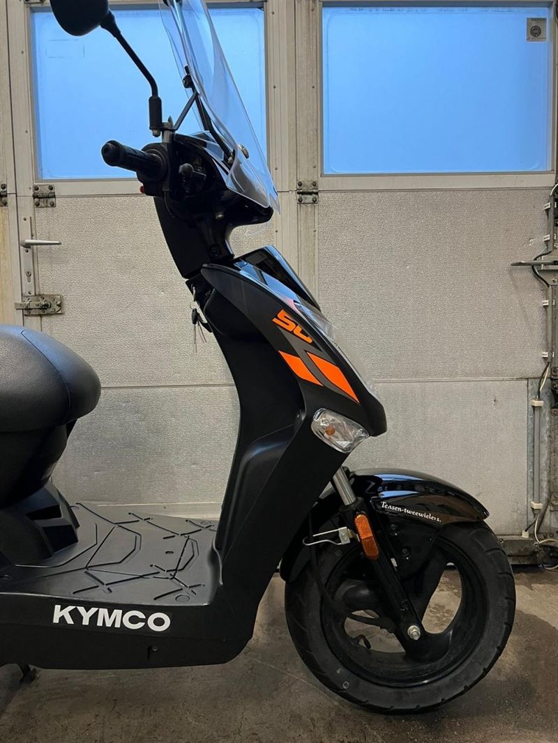 Occasion scooters - WhatsApp%20Image%202021-12-30%20at%2015.49.12%20(1)