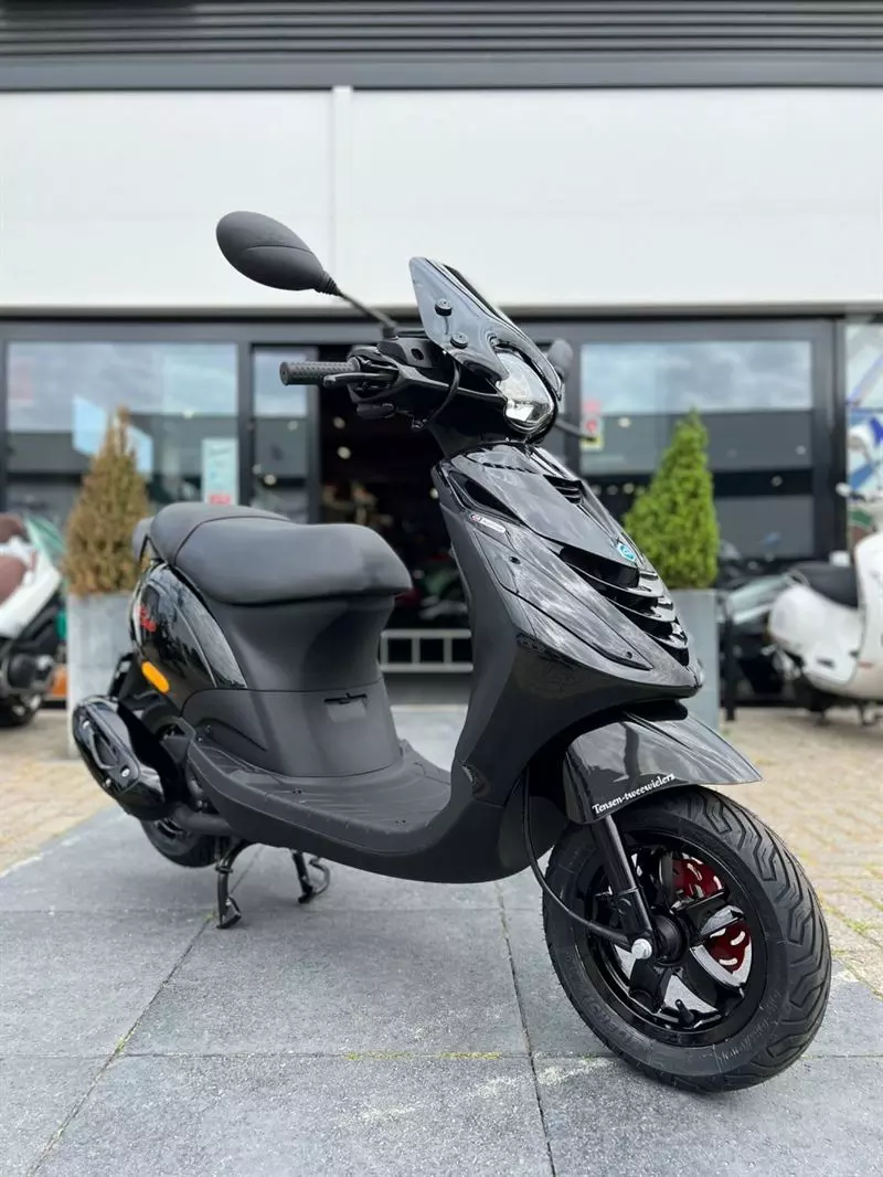 Nieuwe scooters - WhatsApp%20Image%202022-05-18%20at%2012.02.29%20PM%20(1)