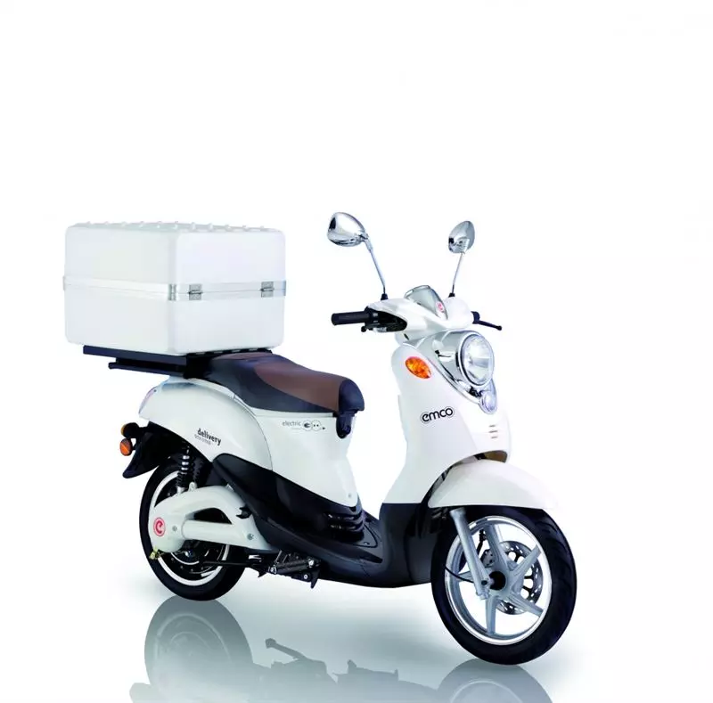 Nieuwe scooters - emco_delivery_NOVI_D_1500_Perspektive_wit