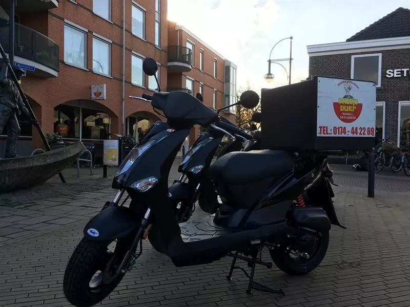 kymco-agility-bromscooter-beerjedurp-pizzeria-bezorgscooter-scooterwinkel-westland-transportscooter-like-people-sento-tt-snorscooter-kymcodealer