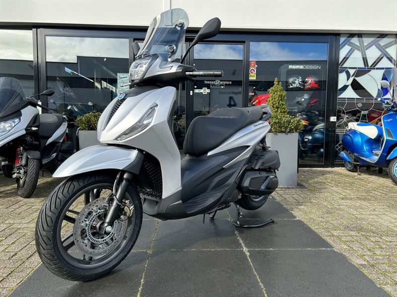 Piaggio - piaggio-dealer-beverly-motorscooter-400cc-tuning-snelste-beverly-nederland-mat-grijs-grey-breda-waalwijk-emmen-maassluis-maasland