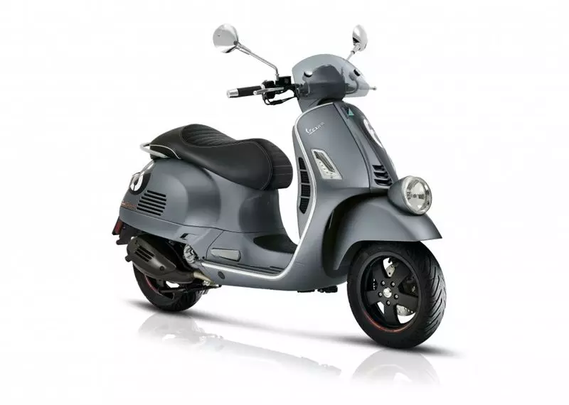 Motorscooters - vespa-gtv-hpe-sei-giorni-300-2019-exclusief-tensen-naaldwijk-dealer-voorraad-kopen-leasen-wateringen-maassluis-rijswijk-delft-gouda-motor-scooter-grigio-met-hx-e4