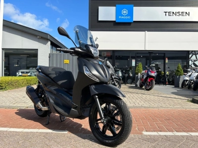 piaggio-beverly-400-hpe-sport-deep-black-special
